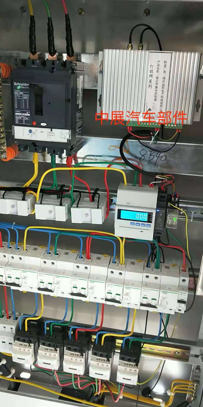 灿阳公司为苏北某工业区100多栋楼宇亮化安装集中控制器。(图6)